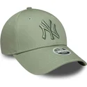 cappellino-con-visiera-curva-verde-chiaro-regolabile-con-logo-verde-da-donna-9forty-league-essential-dei-new-york-yankees-mlb-di