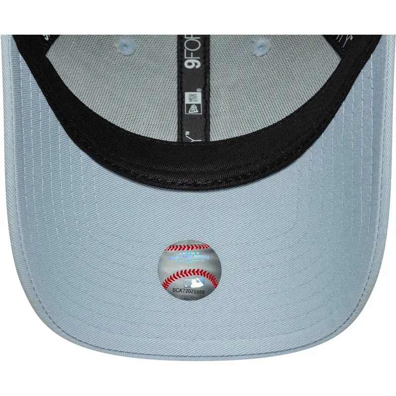 casquette-courbee-bleue-claire-ajustable-avec-logo-bleu-pour-femme-9forty-metallic-logo-los-angeles-dodgers-mlb-new-era