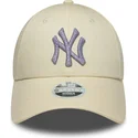 cappellino-curvo-beige-regolabile-con-logo-viola-da-donna-9forty-metallic-logo-dei-new-york-yankees-mlb-di-new-era