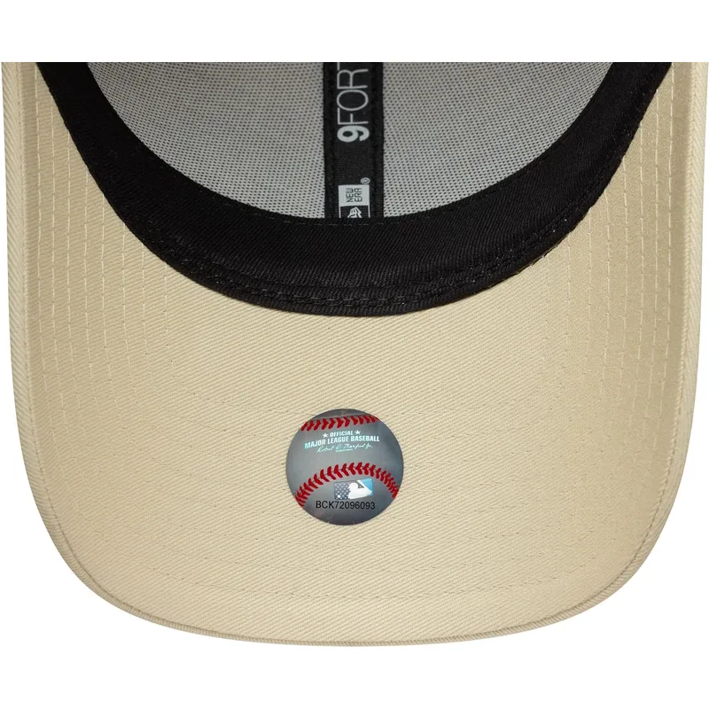 new-era-curved-brim-women-9forty-sequin-wordmark-new-york-yankees-mlb-beige-adjustable-cap