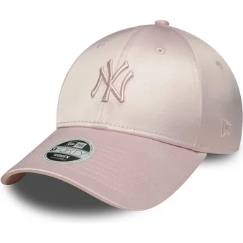 Różowa regulowana czapka z zakrzywionym daszkiem z różowym logo dla kobiet 9FORTY Satin New York Yankees MLB New Era