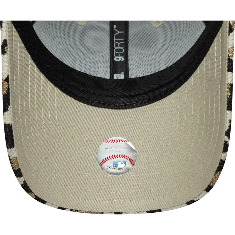 czapka-z-daszkiem-z-regulacja-w-panterke-dla-kobiet-9forty-midi-new-york-yankees-mlb-new-era