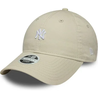 Cappellino curvo beige regolabile da donna 9TWENTY Washed Mini dei New York Yankees MLB di New Era