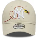 beige-gebogene-verstellbare-kappe-fur-kleinkinder-9forty-plane-icon-der-new-york-yankees-mlb-von-new-era