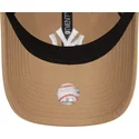 cappellino-visiera-curva-marrone-chiaro-regolabile-9twenty-league-essential-di-new-york-yankees-mlb-di-new-era