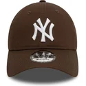 casquette-courbee-marron-ajustable-9twenty-league-essential-new-york-yankees-mlb-new-era