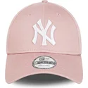 gorra-curva-rosa-claro-ajustable-con-logo-blanco-9forty-league-essential-de-new-york-yankees-mlb-de-new-era