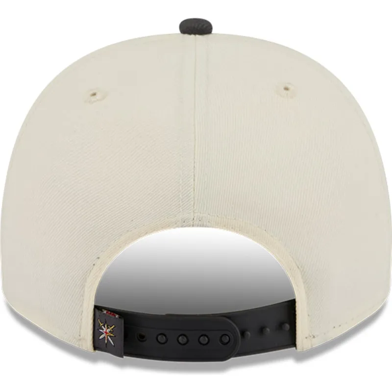 gorra-curva-beige-y-negra-snapback-9fifty-a-frame-classic-de-vegas-golden-knights-nhl-de-new-era