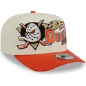cappellino-visiera-curva-beige-e-arancione-snapback-9fifty-a-frame-classic-di-anaheim-ducks-nhl-di-new-era