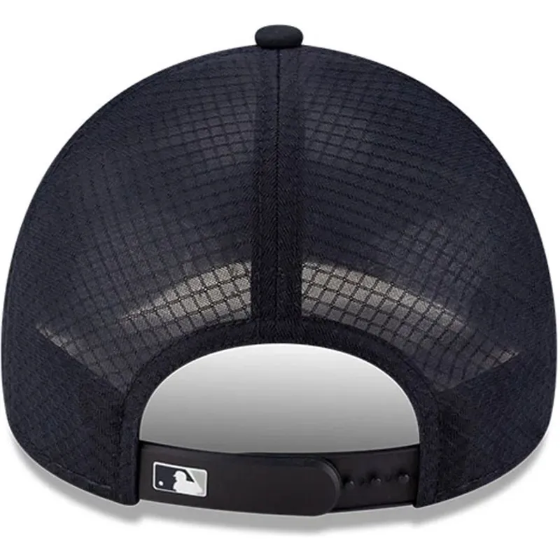 casquette-trucker-bleue-marine-avec-logo-bleu-marine-9forty-apex-batting-practice-new-york-yankees-mlb-new-era