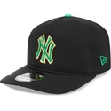 schwarze-gebogene-snapback-kappe-19twenty-saint-patrick-s-day-der-new-york-yankees-mlb-von-new-era