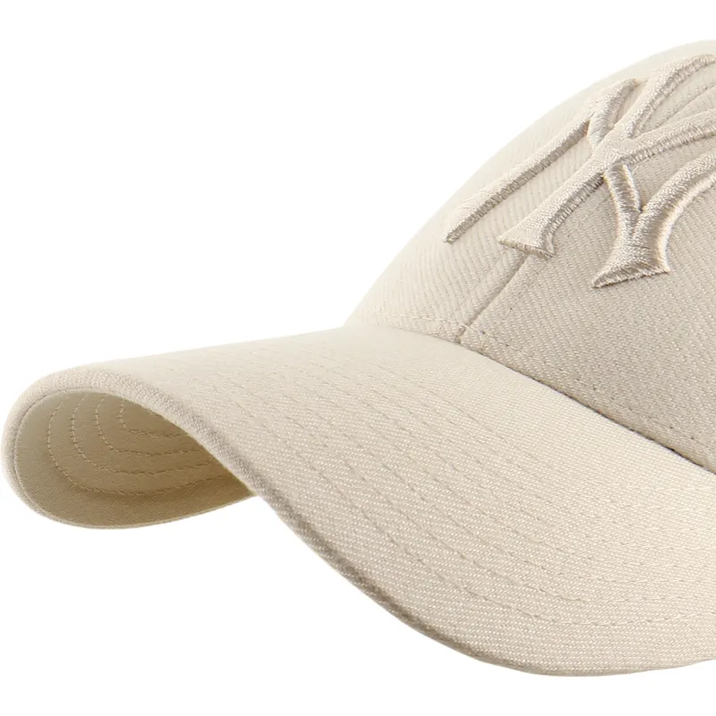 beige-gebogene-snapback-kappe-mit-beigem-mvp-ballpark-logo-der-new-york-yankees-mlb-von-47-brand