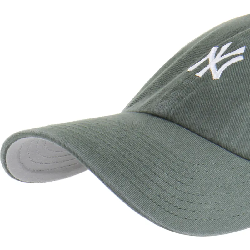 cappellino-curvo-verde-regolabile-con-logo-bianco-clean-up-base-runner-dei-new-york-yankees-mlb-di-47-brand