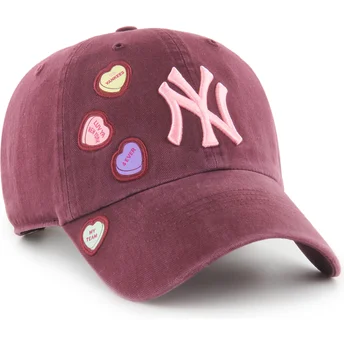 Cappellino curvo granata regolabile Clean Up Candy Heart dei New York Yankees MLB di 47 Brand