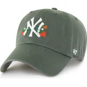 cappellino-curva-verde-regolabile-clean-up-icon-alt-strawberry-di-new-york-yankees-mlb-di-47-brand