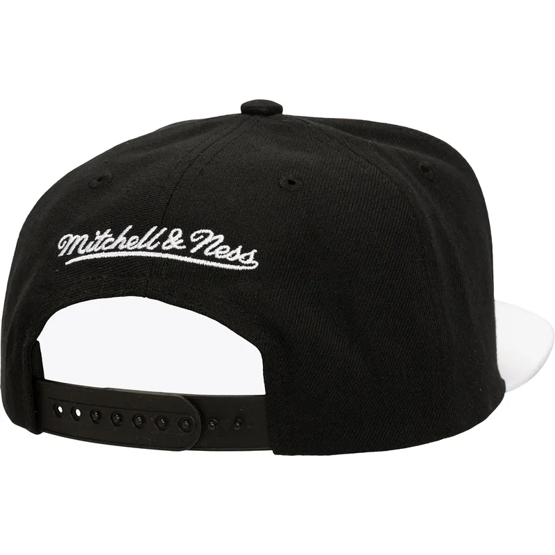 weisse-rote-und-schwarze-flache-snapback-kappe-old-cut-der-chicago-bulls-nba-von-mitchell-ness