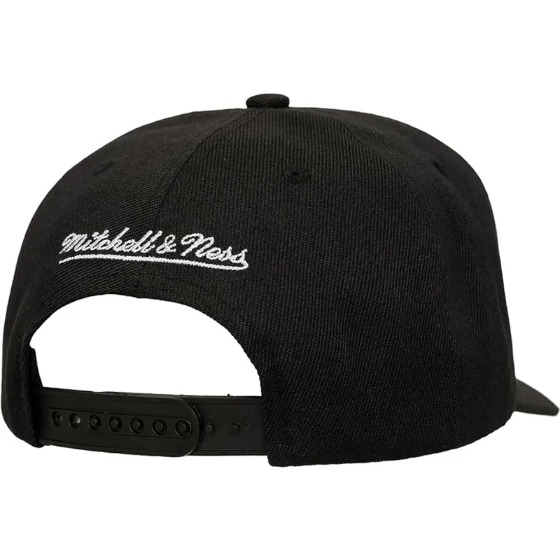 czarna-czapka-z-zakrzywionym-daszkiem-snapback-tilted-pro-chicago-bulls-nba-mitchell-ness