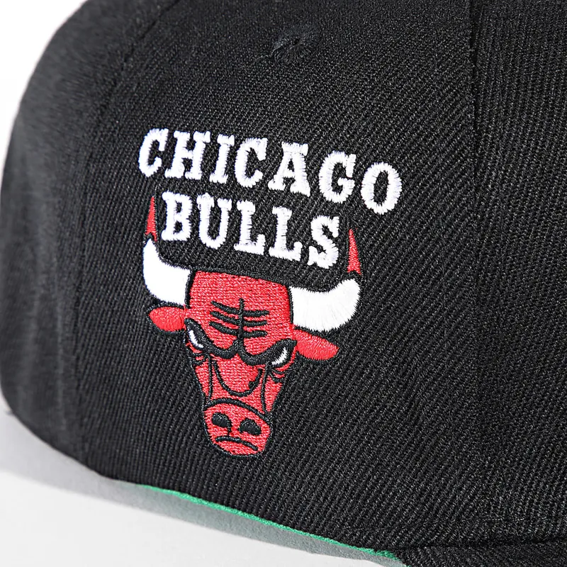 casquette-plate-noire-snapback-triple-play-chicago-bulls-nba-mitchell-ness