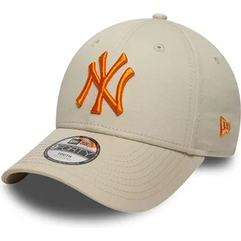 Beige gebogene verstellbare Kappe mit orangefarbenem Logo für Kinder 9FORTY League Essential von New York Yankees MLB von New Era