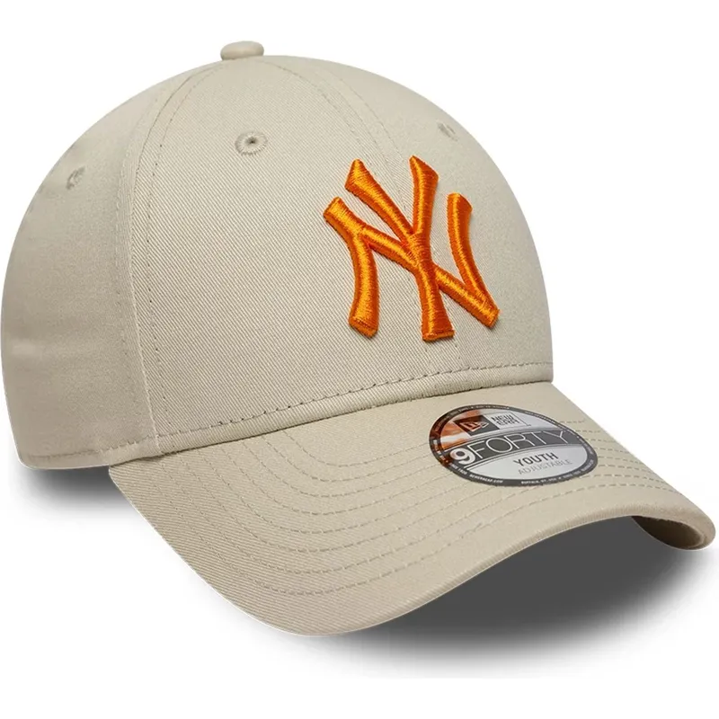 beige-gebogene-verstellbare-kappe-mit-orangefarbenem-logo-fur-kinder-9forty-league-essential-von-new-york-yankees-mlb-von-new-er
