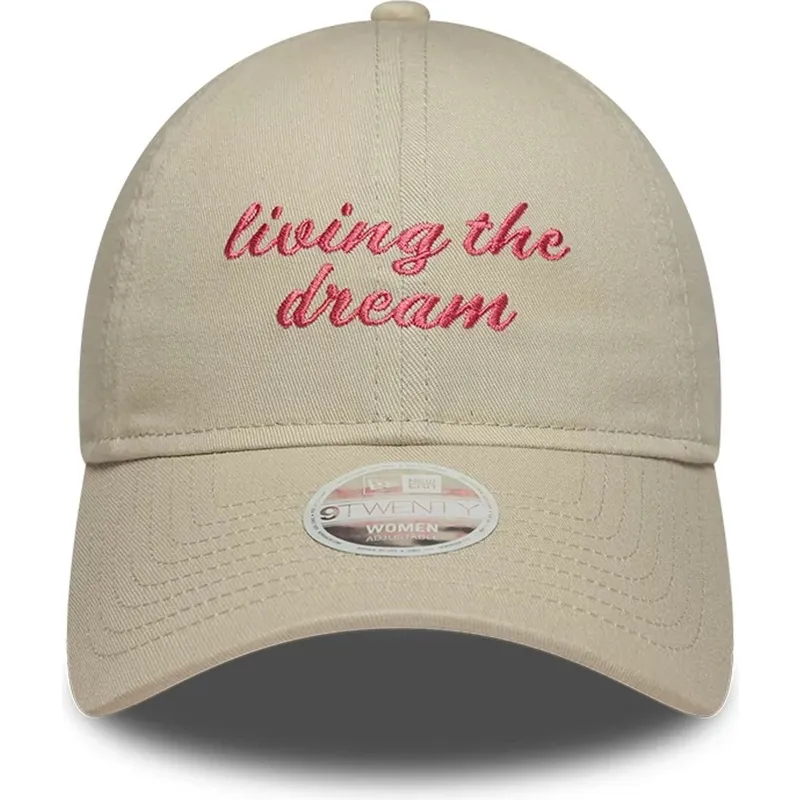 casquette-courbee-beige-ajustable-pour-femme-9twenty-living-the-dream-slogan-new-era