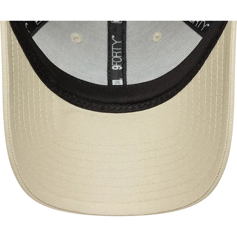casquette-courbee-beige-ajustable-pour-femme-9forty-beaded-new-era