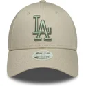 beige-verstellbare-curved-cap-mit-grunem-logo-fur-damen-9forty-league-essential-der-los-angeles-dodgers-mlb-von-new-era