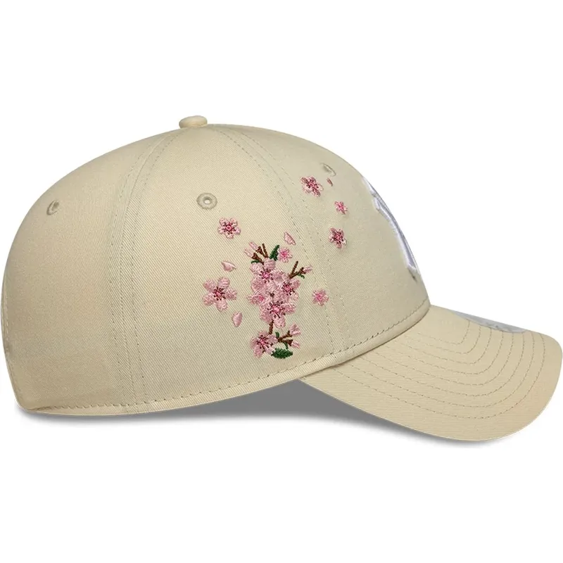 casquette-courbee-beige-ajustable-pour-femme-9forty-floral-icon-side-new-york-yankees-mlb-new-era