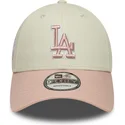 beige-und-rosa-verstellbare-curved-cap-mit-rosa-logo-9forty-world-series-patch-der-los-angeles-dodgers-mlb-von-new-era
