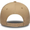 gorra-curva-marron-snapback-con-logo-negro-e-frame-league-essential-de-los-angeles-dodgers-mlb-de-new-era