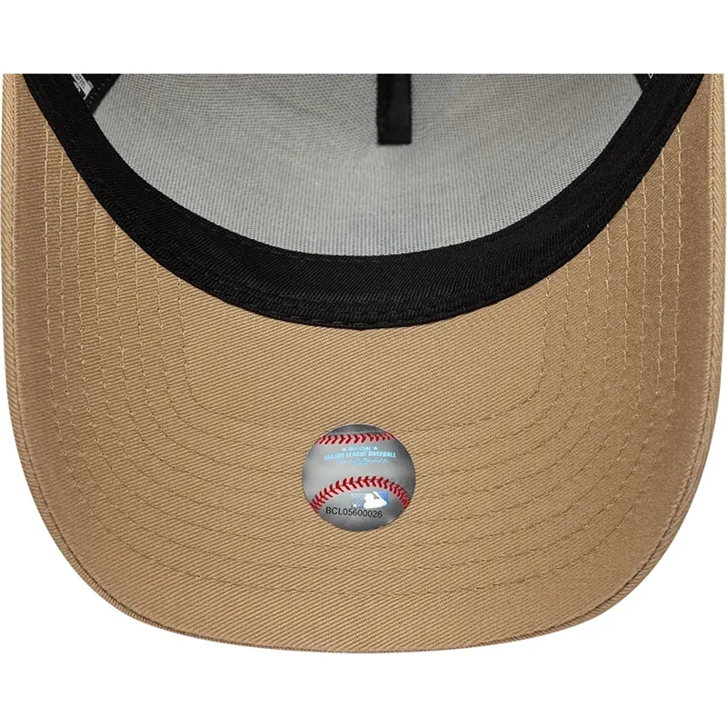 braune-gebogene-snapback-kappe-mit-schwarzem-logo-e-frame-league-essential-der-los-angeles-dodgers-mlb-von-new-era