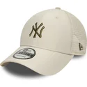 new-era-green-logo-9forty-homefield-midi-new-york-yankees-mlb-beige-adjustable-trucker-hat