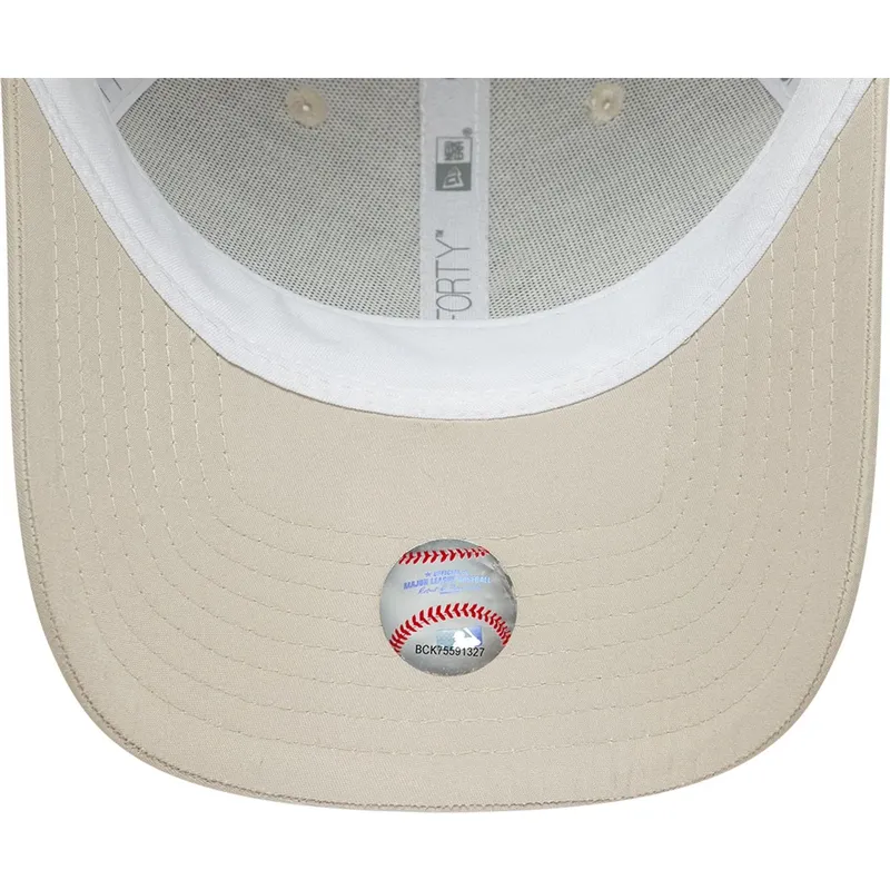 beige-justerbar-trucker-keps-med-gront-logotyp-9forty-homefield-midi-fran-new-york-yankees-mlb-av-new-era