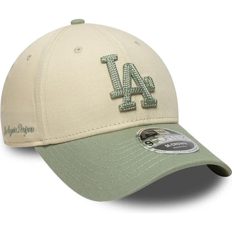gorra-curva-beige-y-verde-snapback-con-logo-verde-9forty-m-crown-side-script-de-los-angeles-dodgers-mlb-de-new-era
