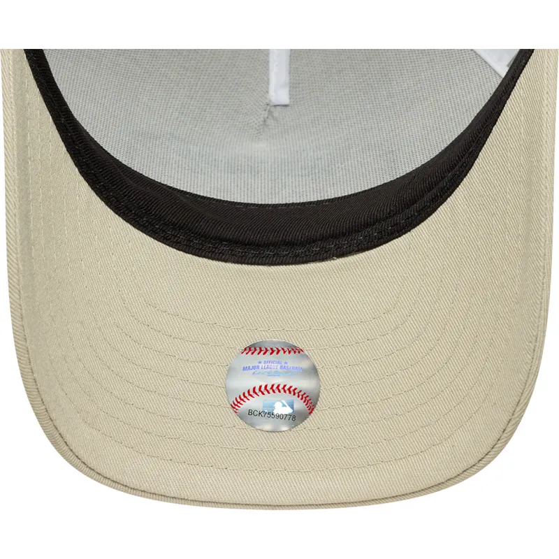 gorra-trucker-beige-9forty-m-crown-a-frame-de-new-york-yankees-mlb-de-new-era