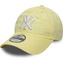 gelbe-helle-gebogene-verstellbare-kappe-9twenty-league-essential-von-new-york-yankees-mlb-von-new-era