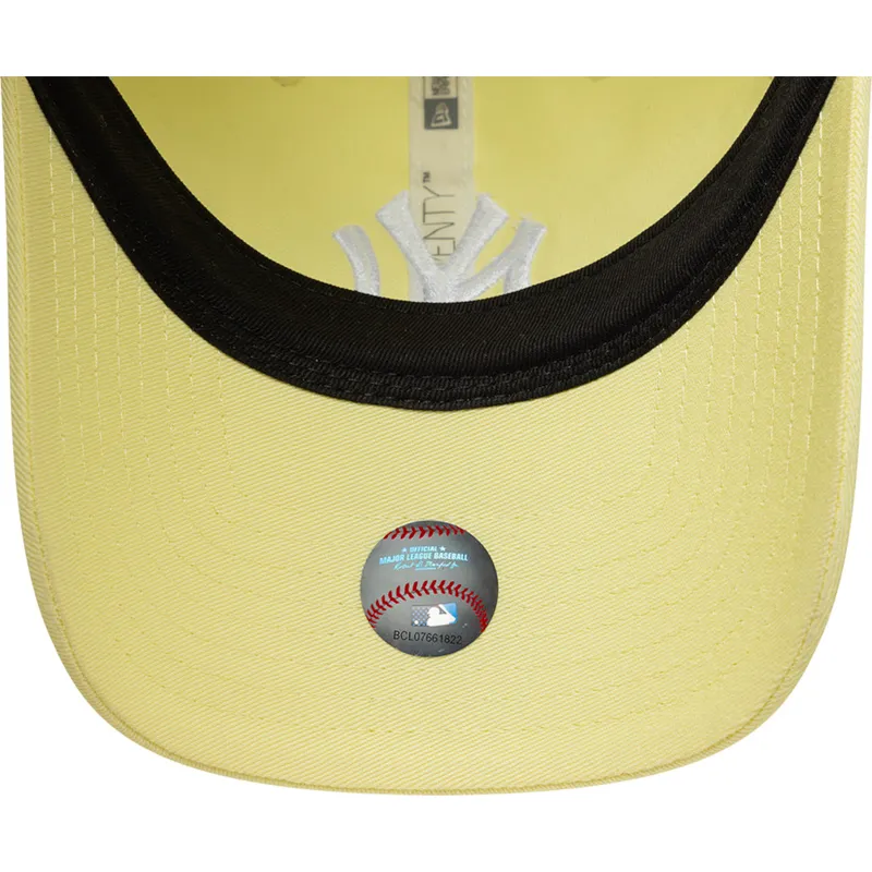 new-era-curved-brim-9twenty-league-essential-new-york-yankees-mlb-light-yellow-adjustable-cap