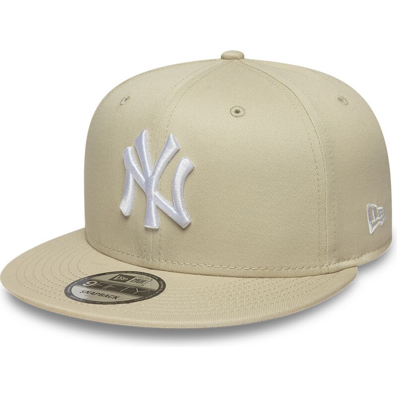 casquette-plate-beige-snapback-avec-logo-blanc-9fifty-league-essential-new-york-yankees-mlb-new-era