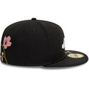 schwarze-anliegende-59fifty-floral-emb-flatcap-von-new-era