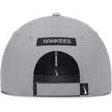casquette-courbee-grise-ajustable-primetime-club-structured-uv-poly-ripstop-new-york-yankees-mlb-nike