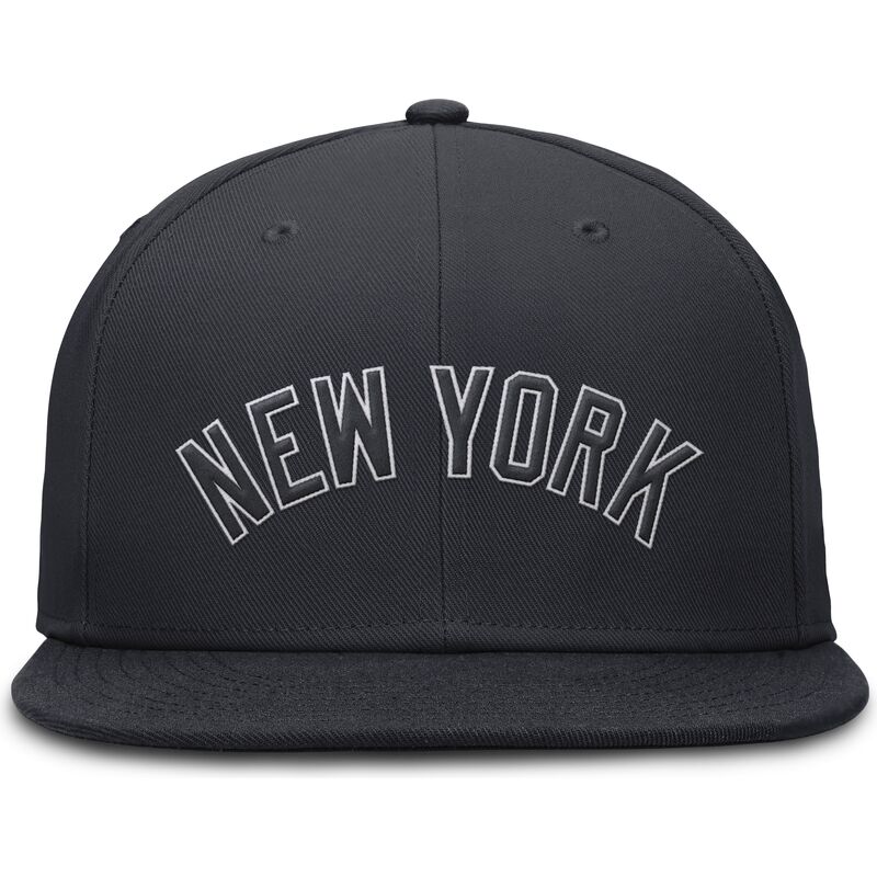 marineblaue-flache-fitted-kappe-dri-fit-true-structured-round-bill-der-new-york-yankees-mlb-von-nike