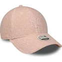 casquette-courbee-rose-snapback-pour-femme-avec-logo-rose-9forty-m-crown-winter-borg-new-york-yankees-mlb-new-era