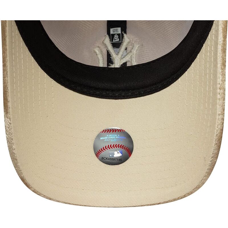 mutzen-gebogen-beige-verstellbares-band-9twenty-velour-der-new-york-yankees-mlb-von-new-era