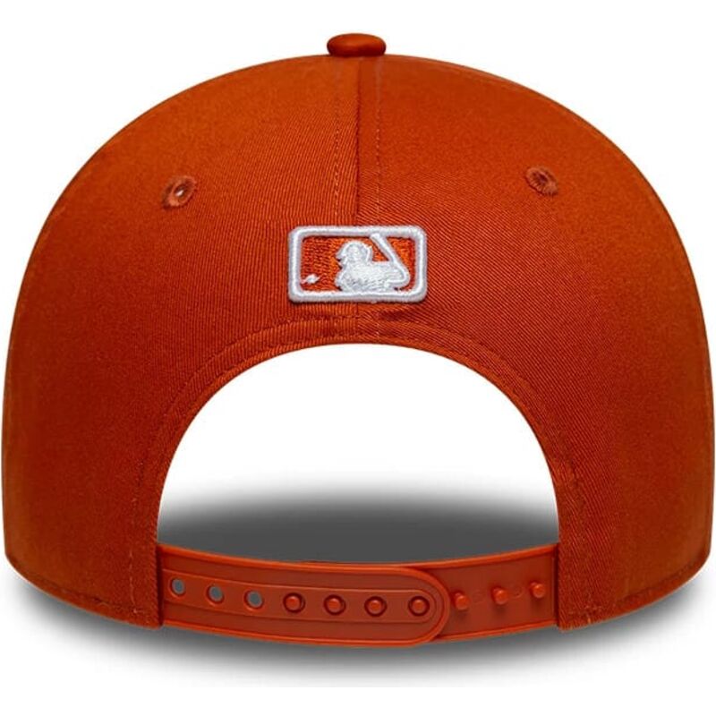 mutzen-gebogen-orange-snapback-9forty-m-crown-der-new-york-yankees-mlb-von-new-era