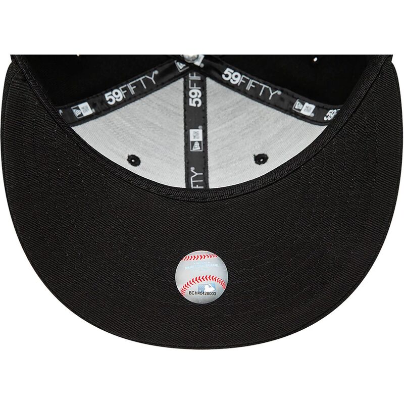 casquette-plate-noire-ajustee-avec-logo-noir-59fifty-chicago-white-sox-mlb-new-era
