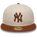 mutzen-flach-braun-angepasst-59fifty-league-essential-der-new-york-yankees-mlb-von-new-era