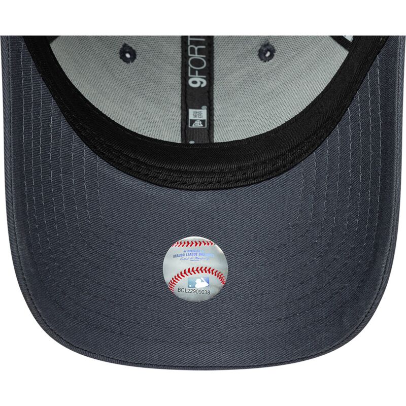 mutzen-gebogen-grau-verstellbares-band-9forty-league-essential-der-new-york-yankees-mlb-von-new-era