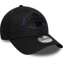 mutzen-gebogen-schwarz-verstellbares-band-9forty-outline-der-los-angeles-lakers-nba-von-new-era
