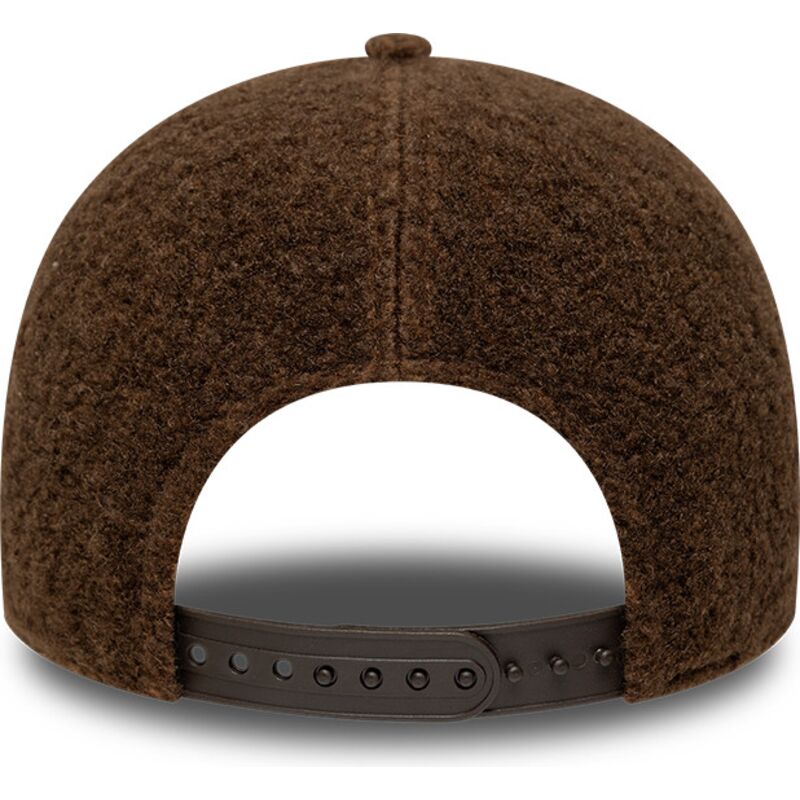 casquette-courbee-marron-snapback-9forty-winter-borg-new-york-yankees-mlb-new-era