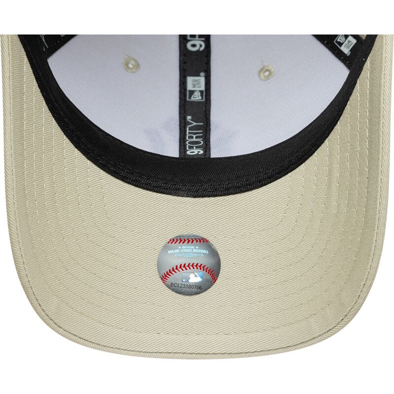mutzen-gebogen-beige-snapback-9forty-m-crown-der-new-york-yankees-mlb-von-new-era